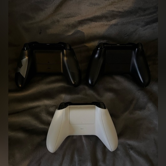 Xbox Wireless Controller bundle (3 different controllers) - Picture 2 of 2